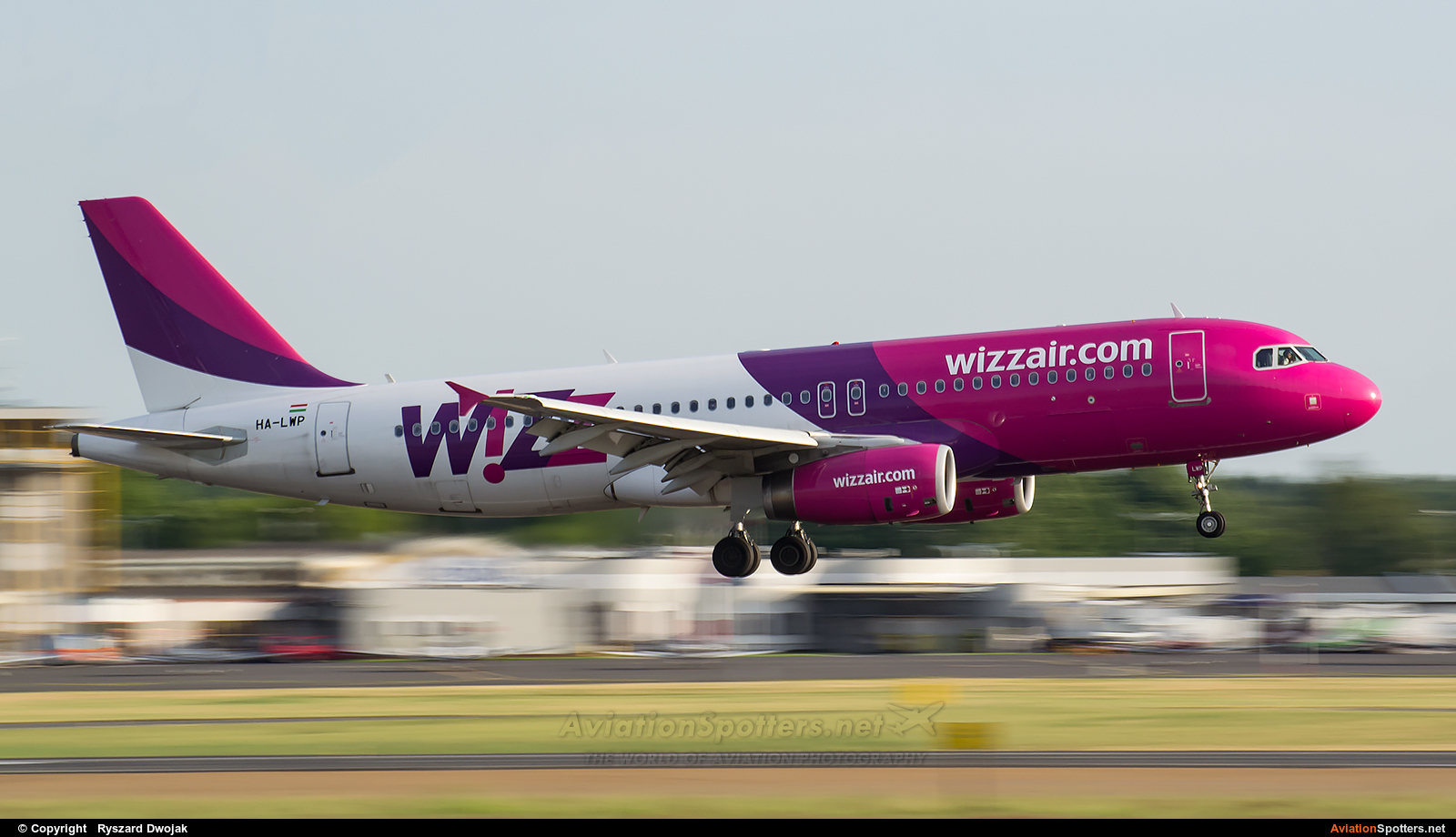 Wizz Air  -  A320-232  (HA-LWP) By Ryszard Dwojak (ryś)