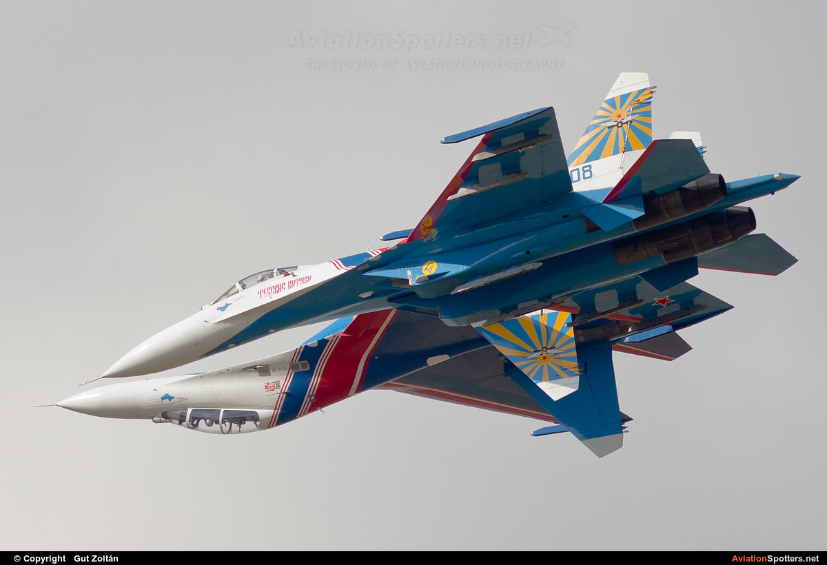 Russia - Air Force : Russian Knights  -  Su-27P  (08 ) By Gut Zoltán (gut zoltan)