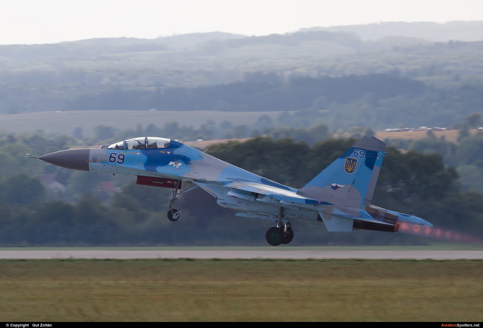 Ukraine - Air Force  -  Su-27UB  (69 BLUE) By Gut Zoltán (gut zoltan)