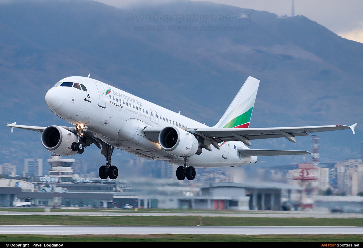 Bulgaria Air  -  A319-112  (LZ-FBB) By Pavel Bogdanov (Ludi4uk)