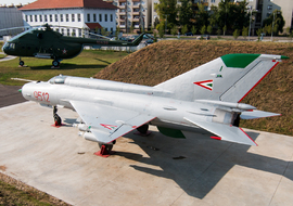 Mikoyan-Gurevich - MiG-21MF (9512) - operator