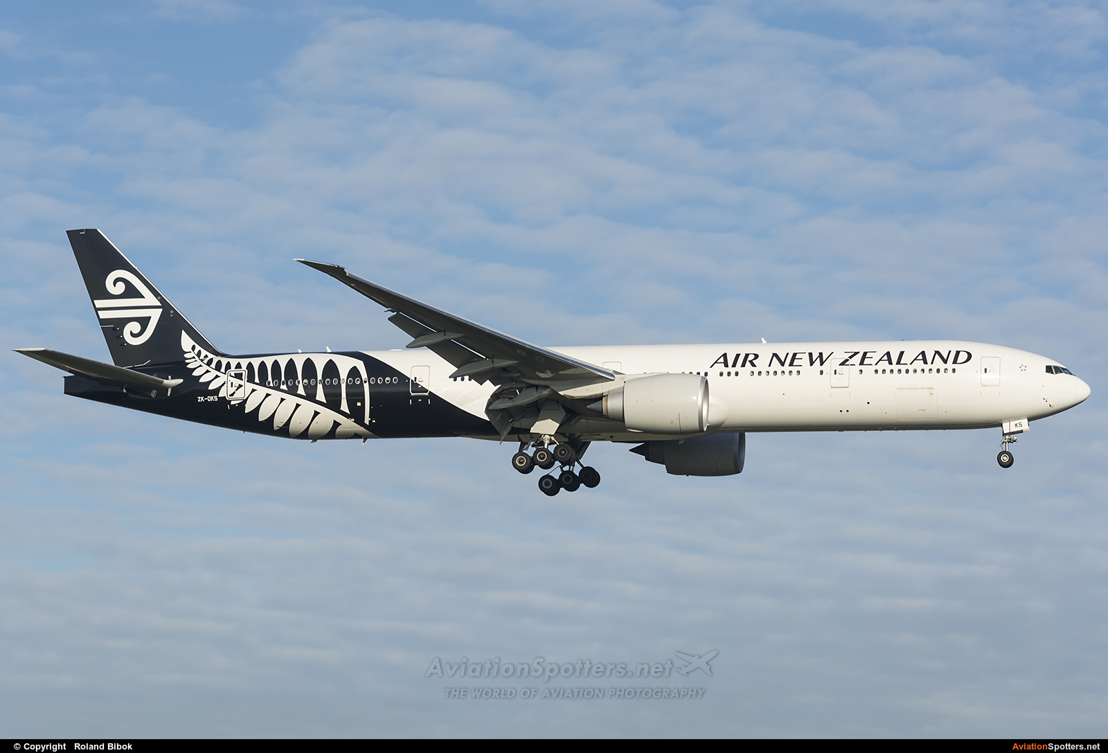 Air New Zealand  -  777-300ER  (ZK-OKS) By Roland Bibók (Roland Bibok)