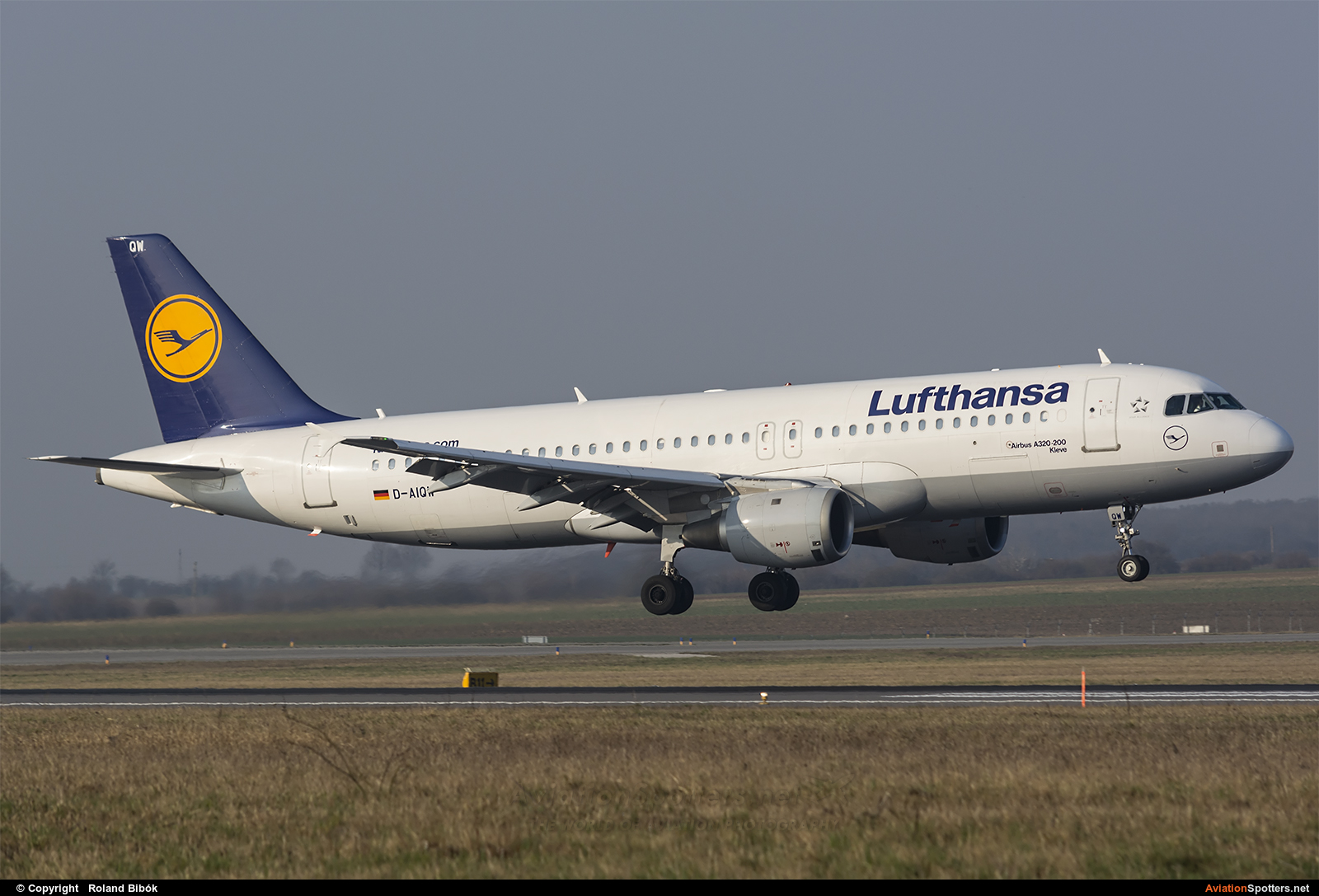 Lufthansa  -  A320-211  (D-AIQW) By Roland Bibók (Roland Bibok)