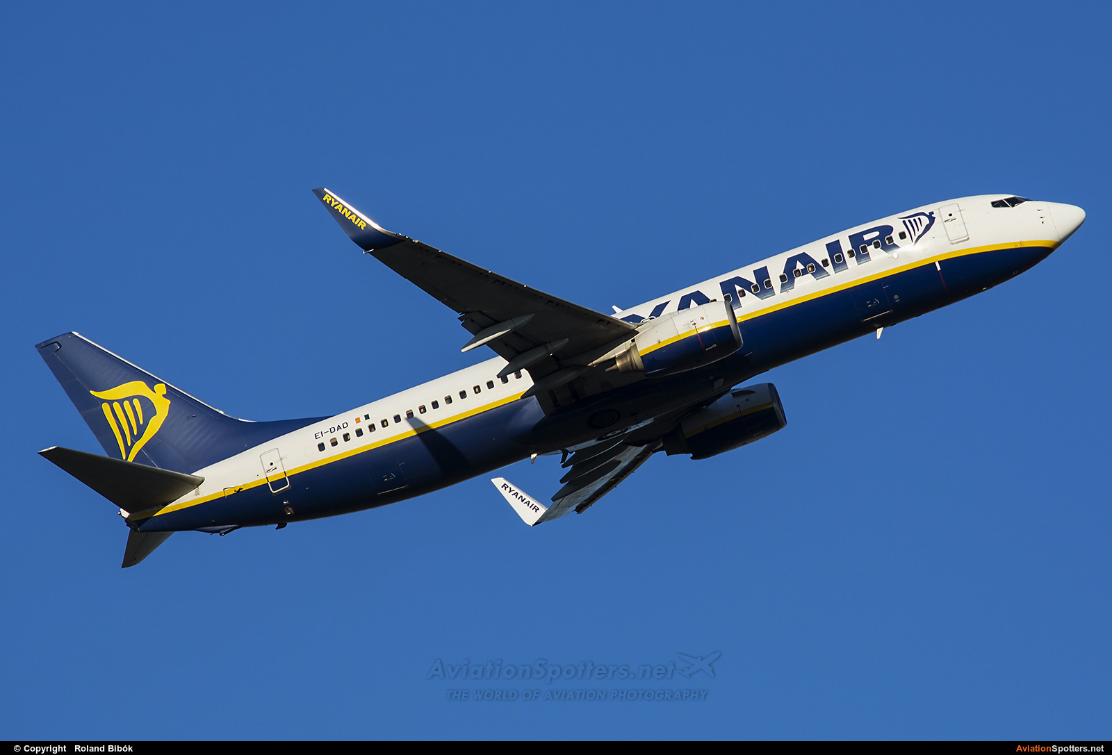 Ryanair  -  737-800  (EI-DAD) By Roland Bibók (Roland Bibok)