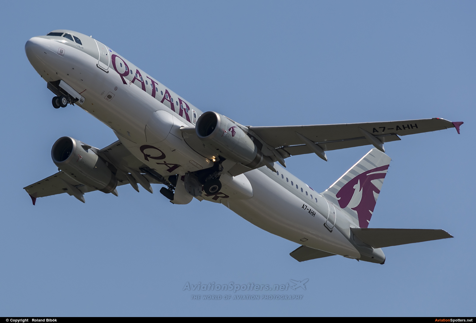 Qatar Airways  -  A320-232  (A7-AHH) By Roland Bibók (Roland Bibok)