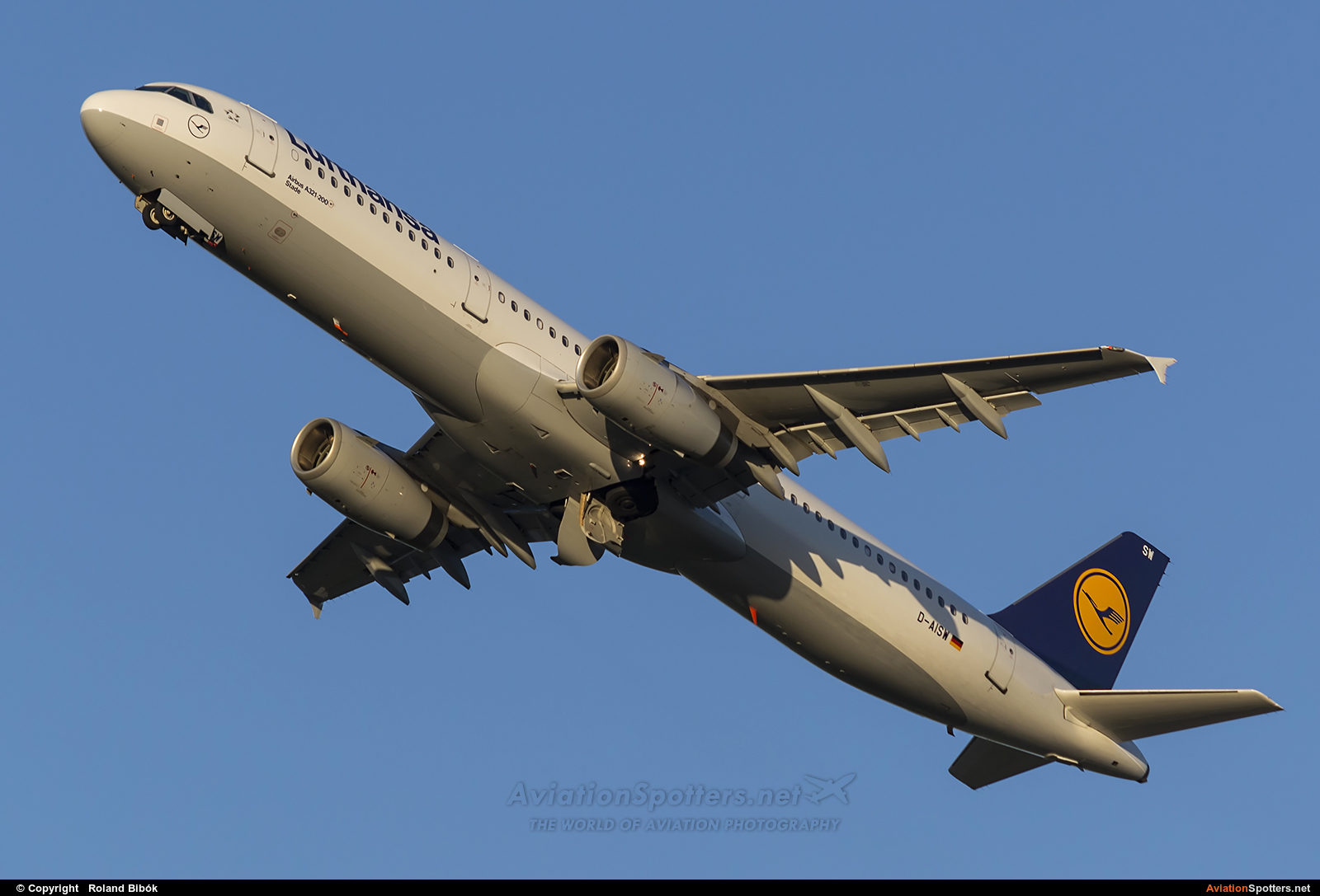 Lufthansa  -  A321  (D-AISW) By Roland Bibók (Roland Bibok)