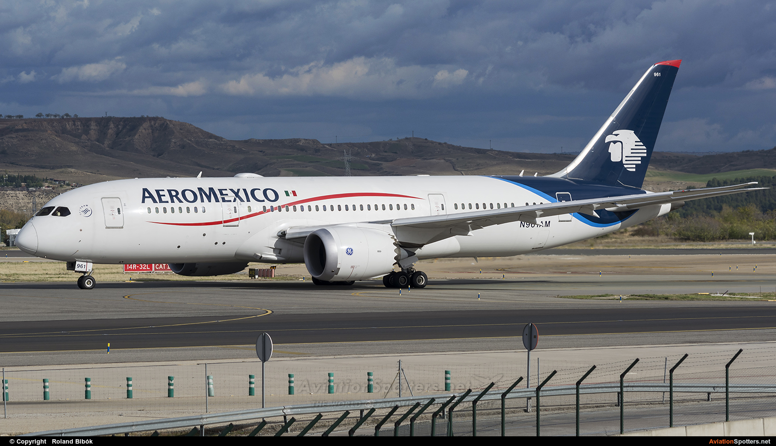 Aeromexico  -  787-8 Dreamliner  (N961AM) By Roland Bibók (Roland Bibok)