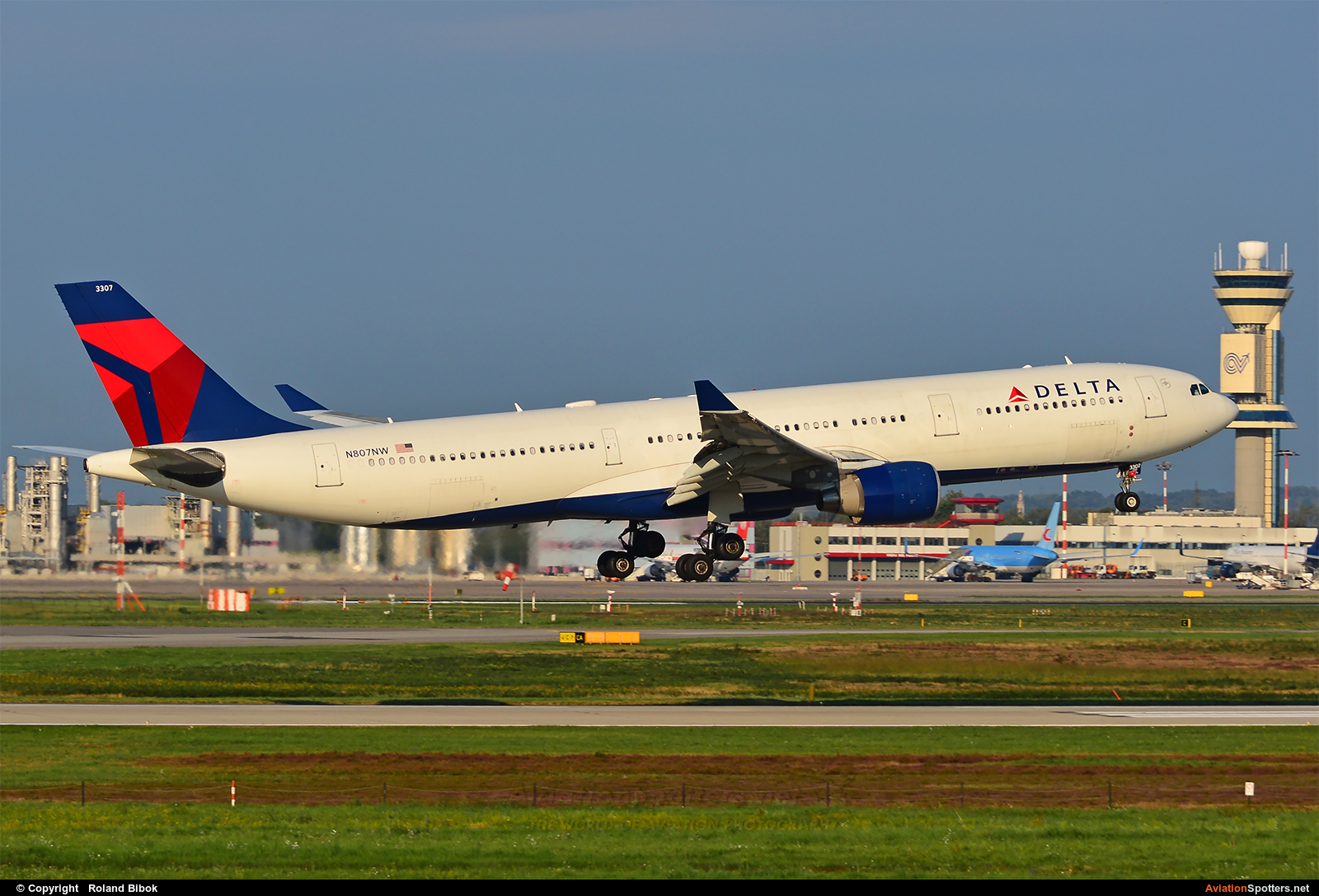Delta Air Lines  -  A330-300  (N807NW) By Roland Bibók (Roland Bibok)