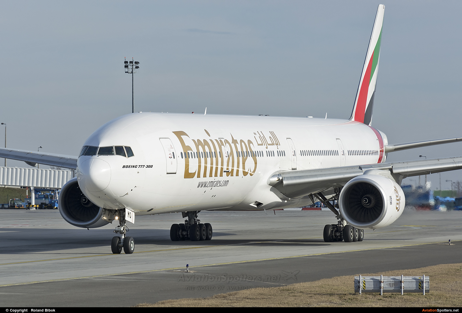 Emirates Airlines  -  777-300  (A6-EMQ) By Roland Bibók (Roland Bibok)