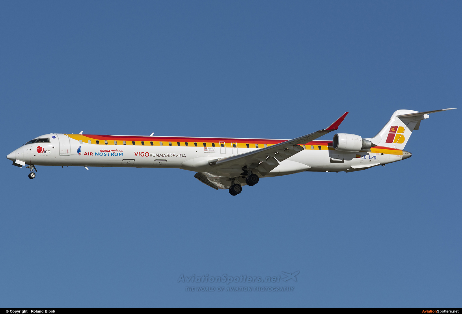 Iberia  -  CL-600-2E25 Regional Jet CRJ-1000 NextGen  (EC-LPG) By Roland Bibók (Roland Bibok)