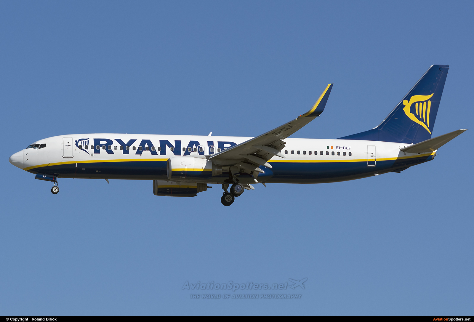 Ryanair  -  737-800  (EI-DLF) By Roland Bibók (Roland Bibok)
