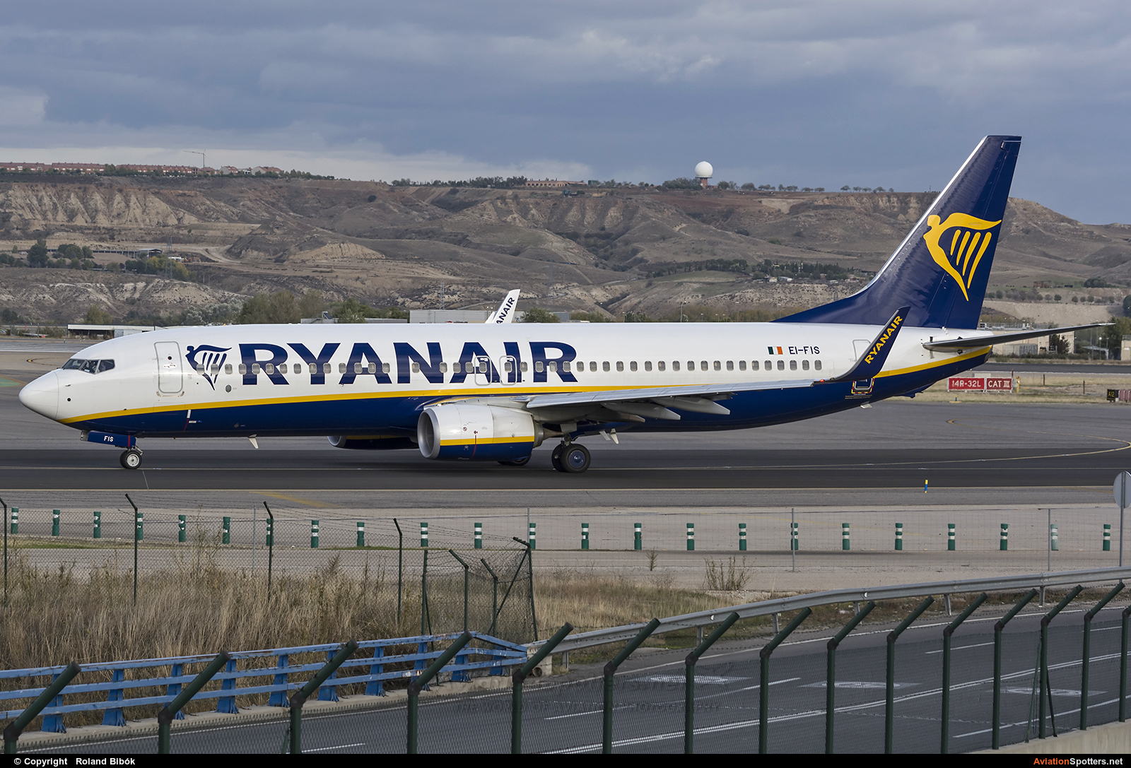 Ryanair  -  737-800  (EI-FIS) By Roland Bibók (Roland Bibok)