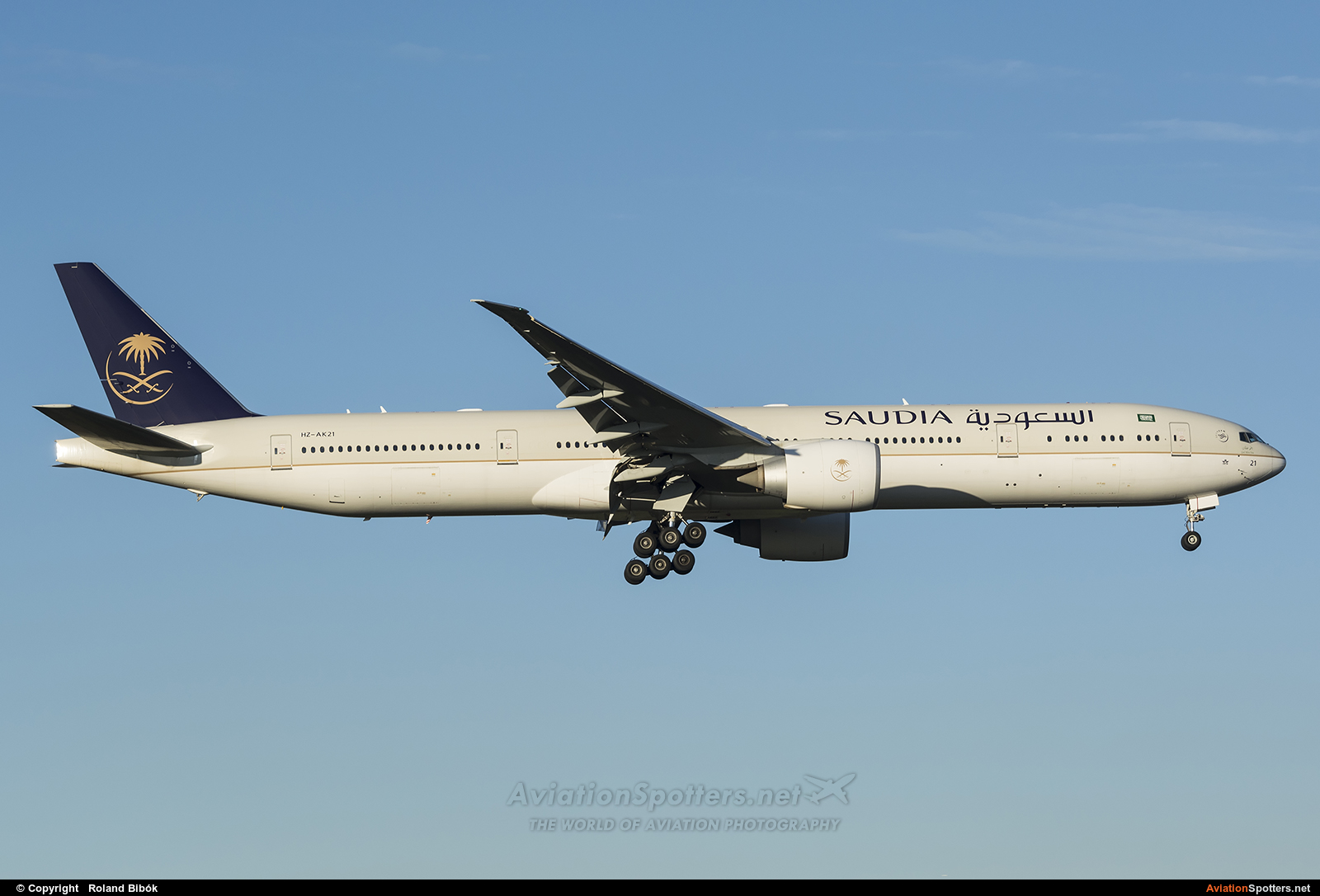 Saudi Arabian Airlines  -  777-300ER  (HZ-AK21) By Roland Bibók (Roland Bibok)