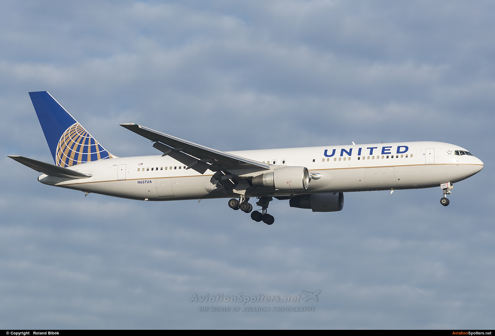 United Airlines  -  767-300ER  (N657UA) By Roland Bibók (Roland Bibok)