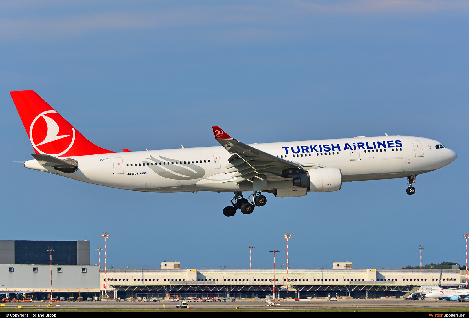 Turkish Airlines  -  A330-200  (TC-JIT) By Roland Bibók (Roland Bibok)
