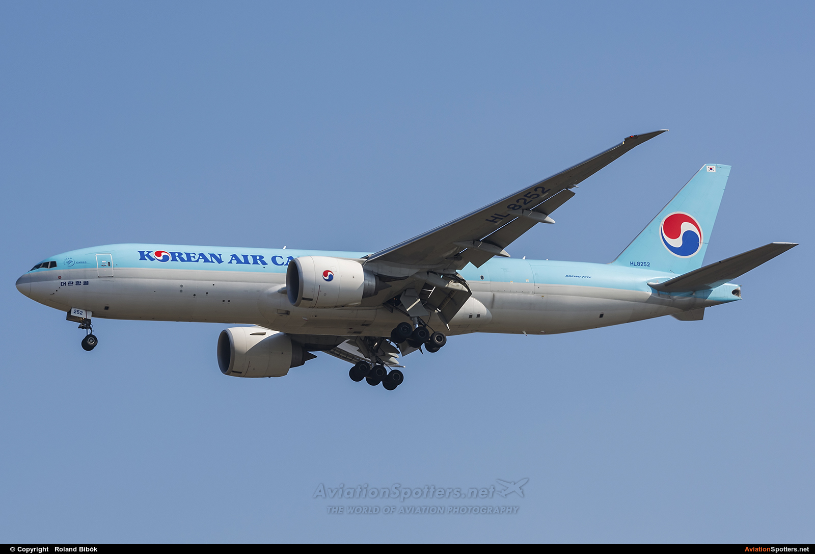 Korean Air Cargo  -  777-FB5  (HL-8252) By Roland Bibók (Roland Bibok)
