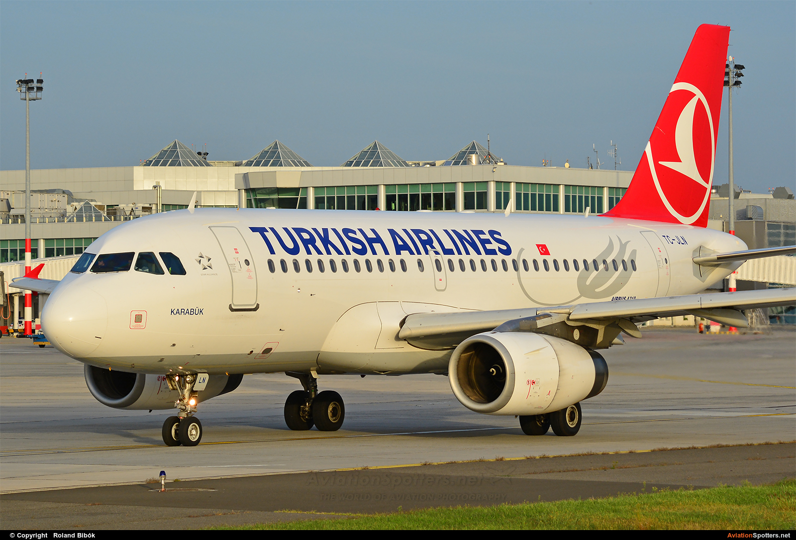 Turkish Airlines  -  A319  (TC-JLN) By Roland Bibók (Roland Bibok)