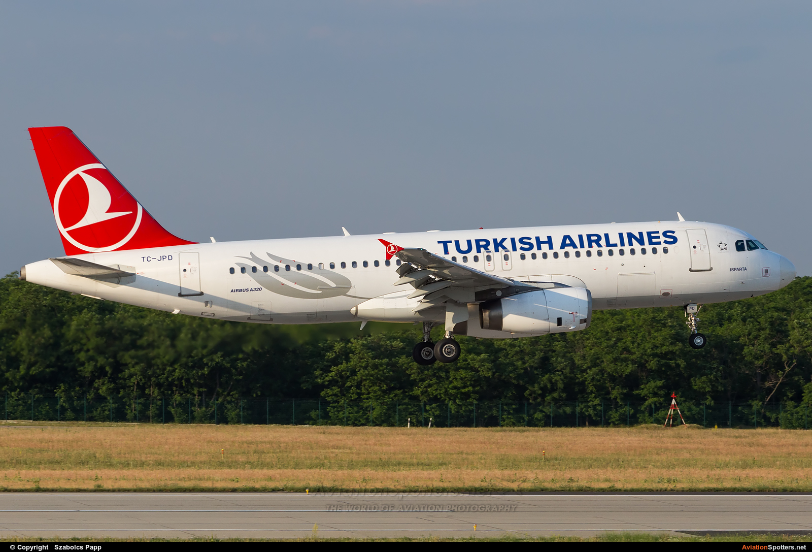 Turkish Airlines  -  A320-232  (TC-JPD) By Szabolcs Papp (mr.szabi)