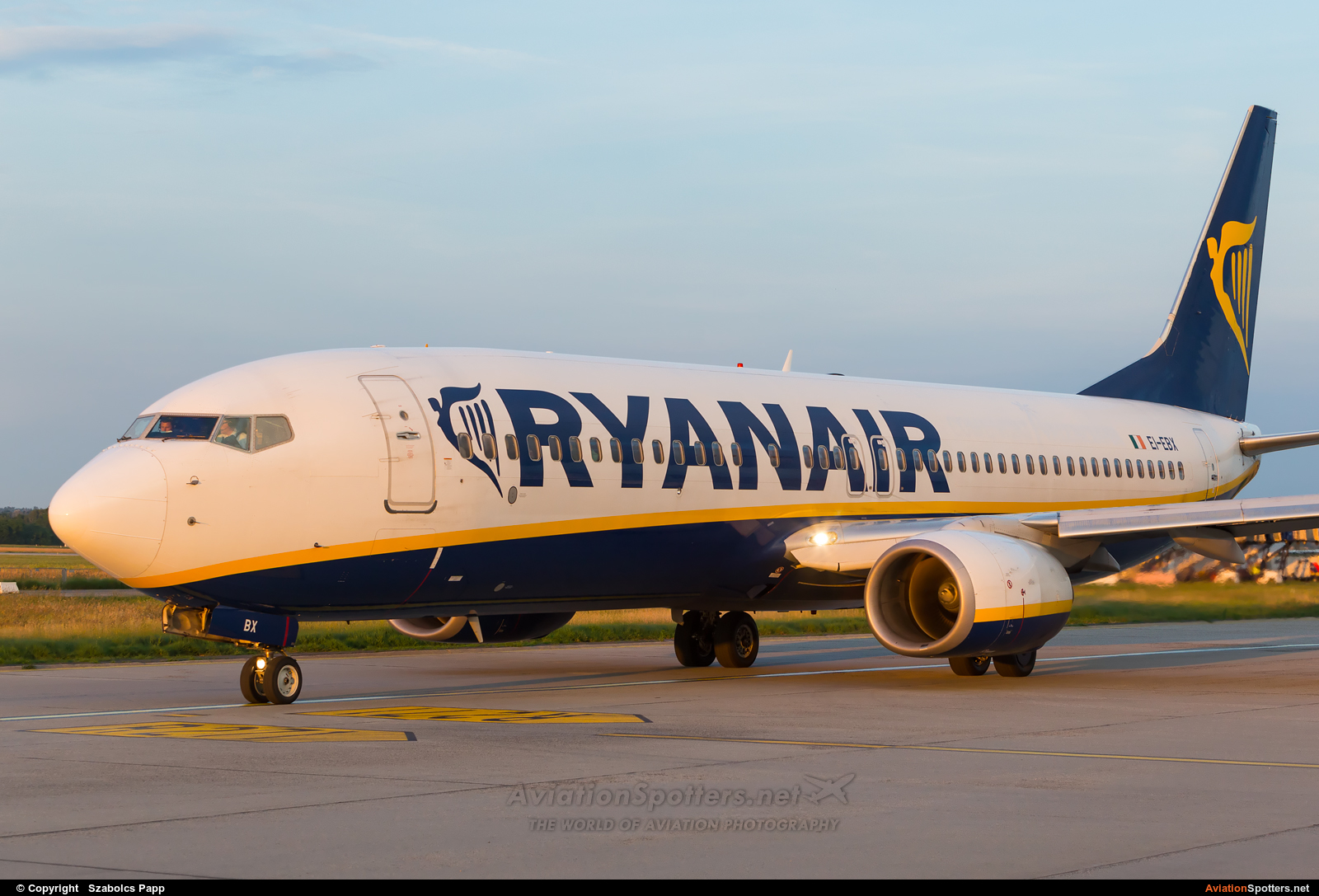 Ryanair  -  737-8AS  (EI-EBX) By Szabolcs Papp (mr.szabi)