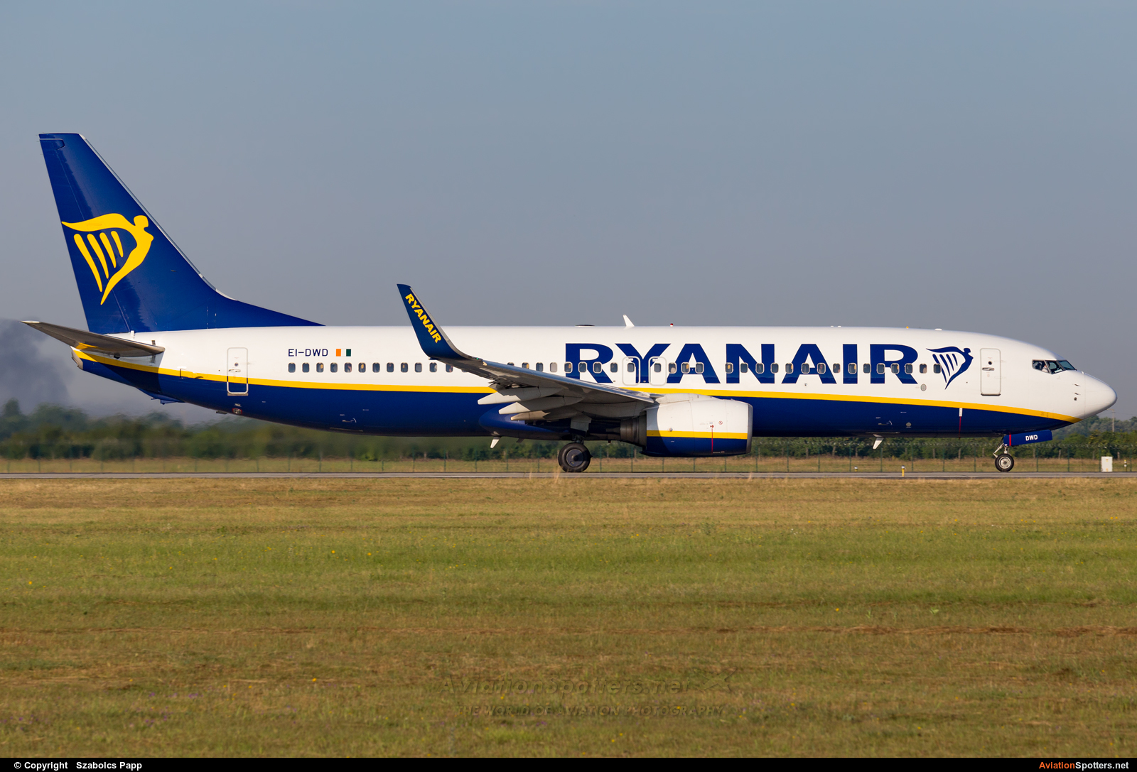 Ryanair  -  737-8AS  (EI-DWD) By Szabolcs Papp (mr.szabi)