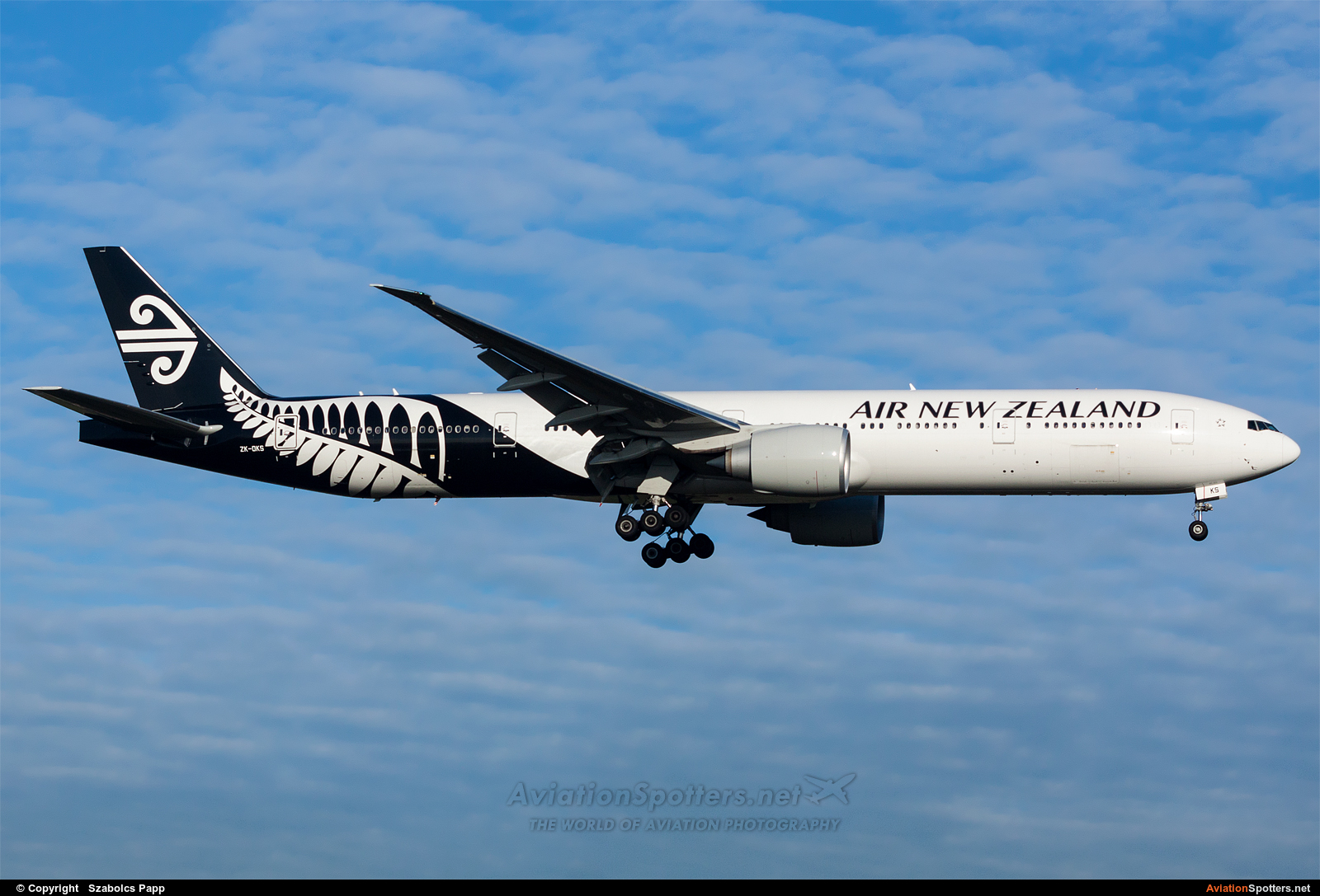 Air New Zealand  -  777-300ER  (ZK-OKS) By Szabolcs Papp (mr.szabi)
