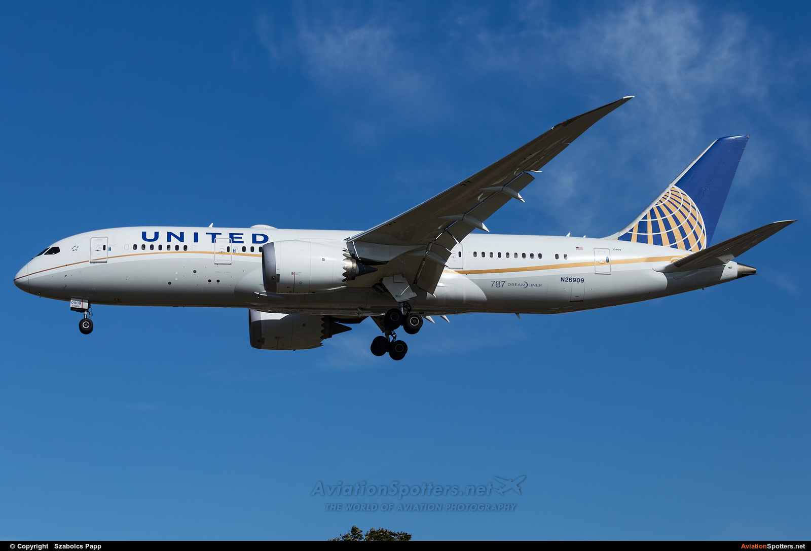 United Airlines  -  787-8 Dreamliner  (N26909) By Szabolcs Papp (mr.szabi)
