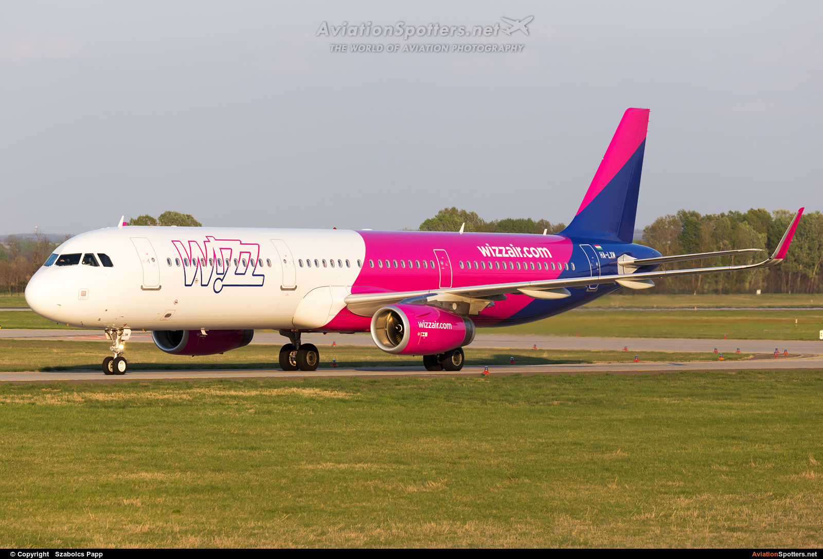 Wizz Air  -  A321-231  (HA-LXM) By Szabolcs Papp (mr.szabi)