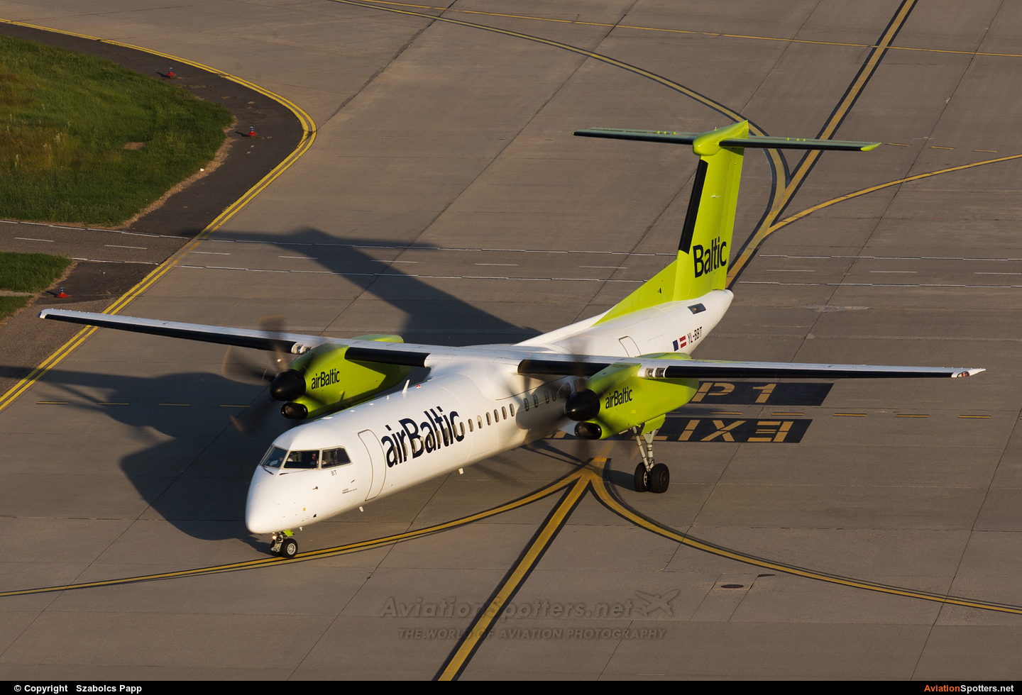 Air Baltic  -  DHC-8-400Q Dash 8  (YL-BBT) By Szabolcs Papp (mr.szabi)