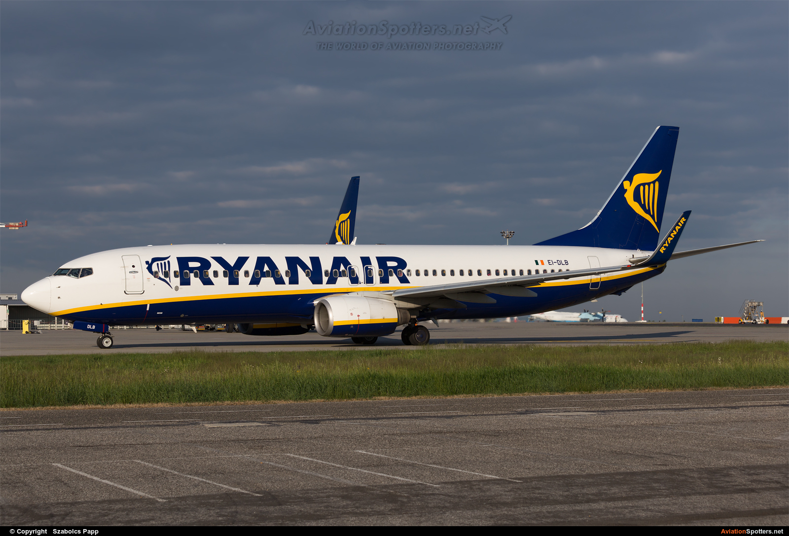 Ryanair  -  737-800  (EI-DLB) By Szabolcs Papp (mr.szabi)