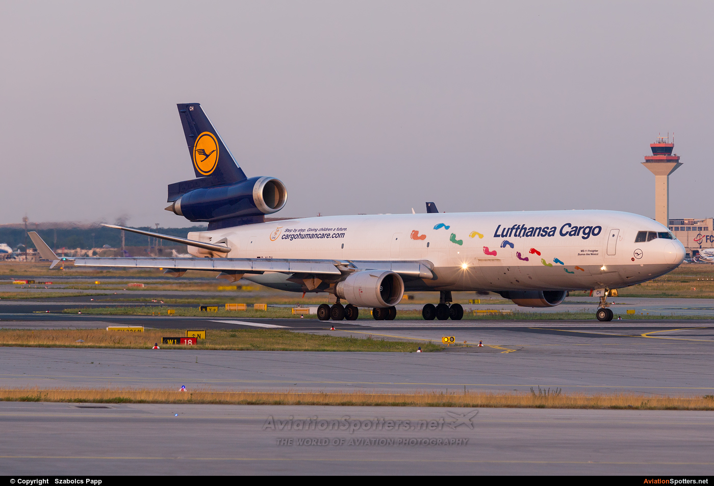 Lufthansa Cargo  -  MD-11F  (D-ALCH) By Szabolcs Papp (mr.szabi)