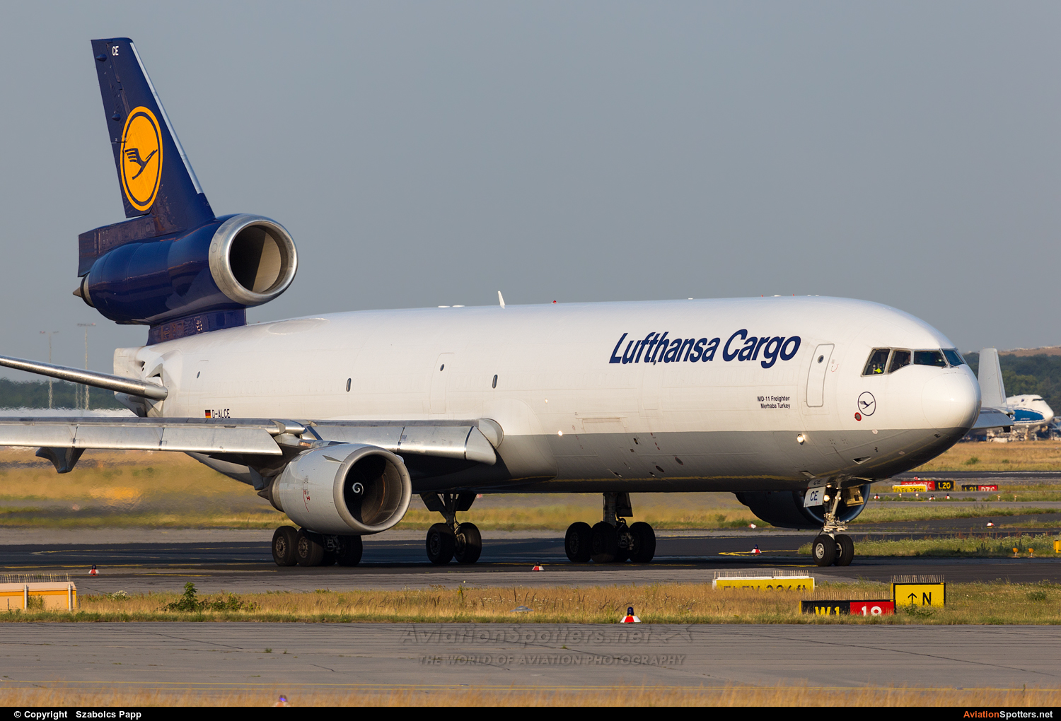 Lufthansa Cargo  -  MD-11F  (D-ALCE) By Szabolcs Papp (mr.szabi)