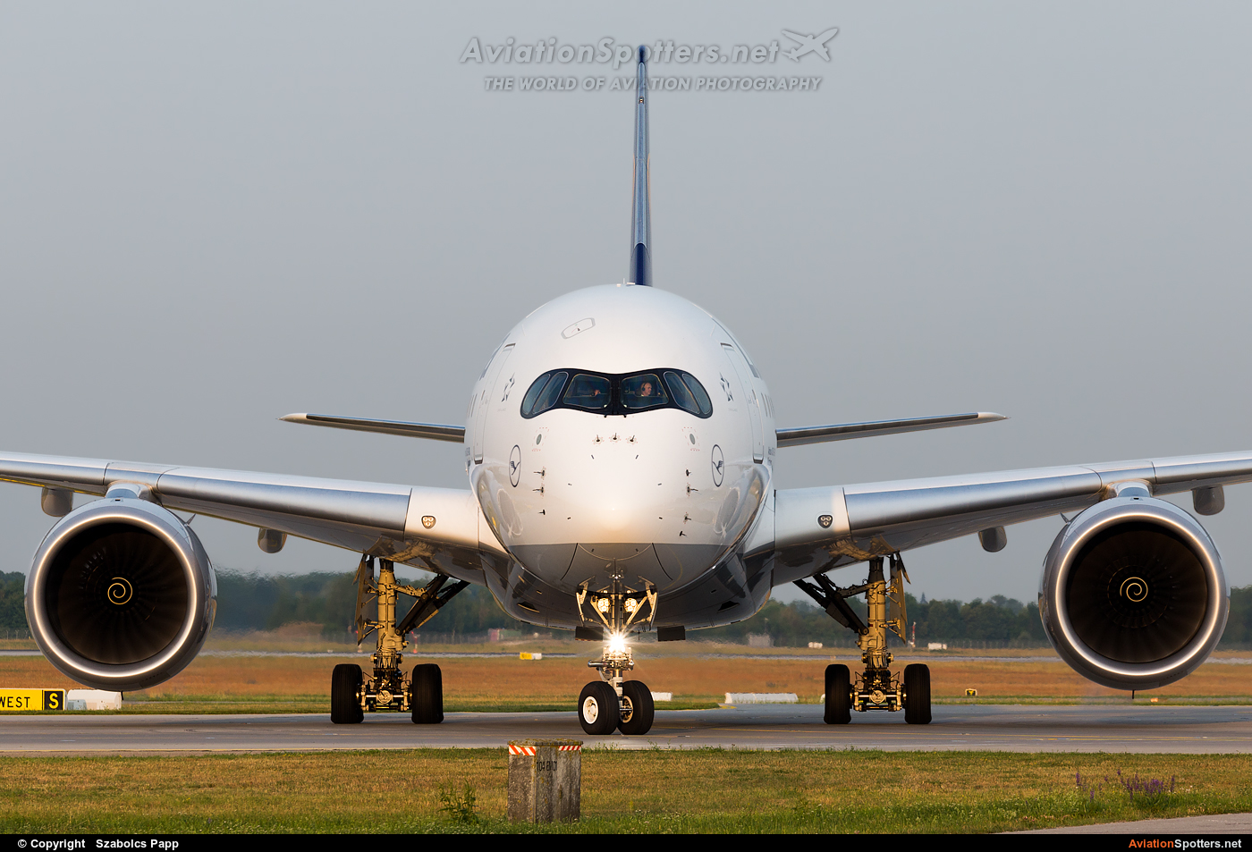 Lufthansa  -  A350-900  (D-AIXA) By Szabolcs Papp (mr.szabi)