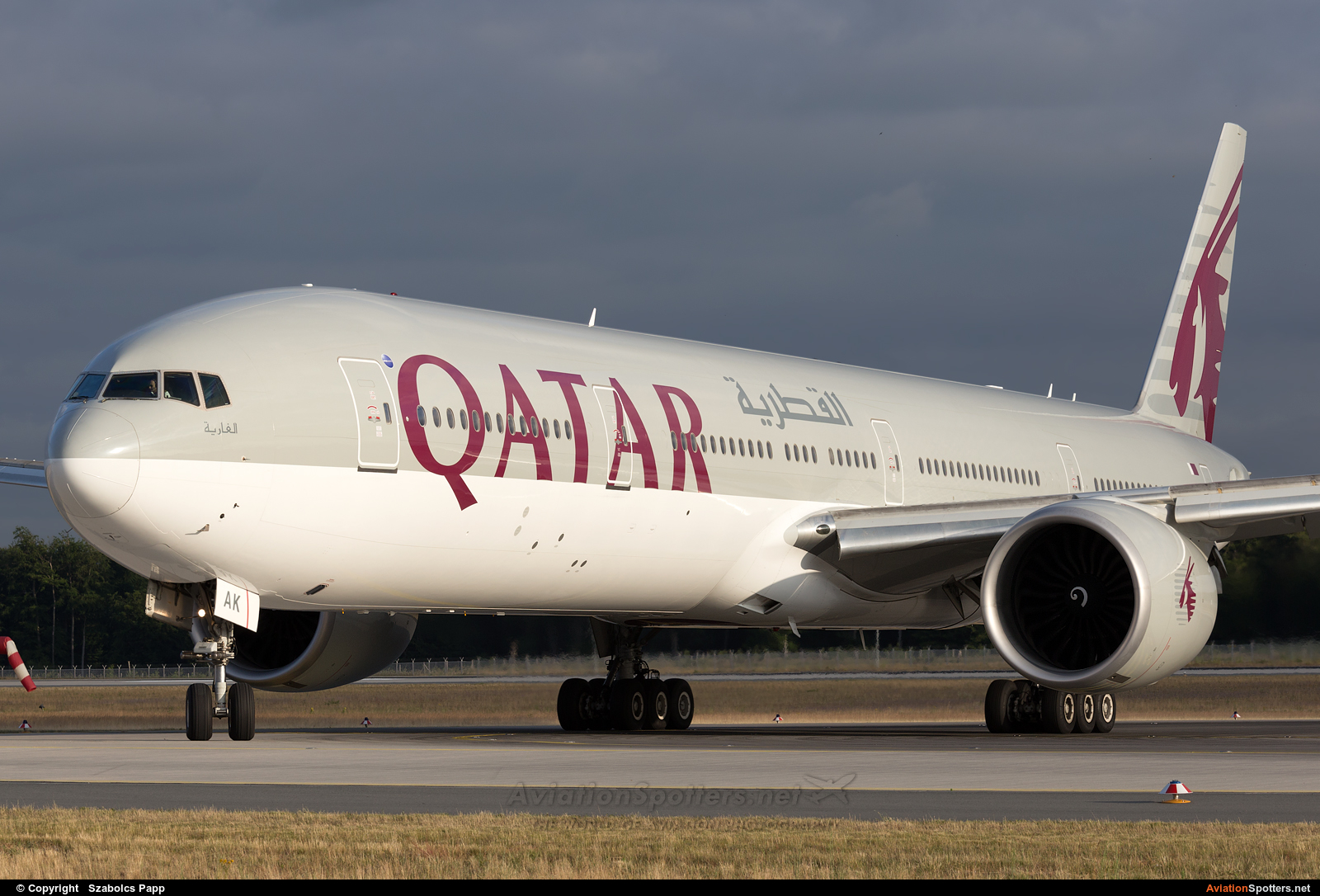 Qatar Airways  -  777-300ER  (A7-BAK) By Szabolcs Papp (mr.szabi)
