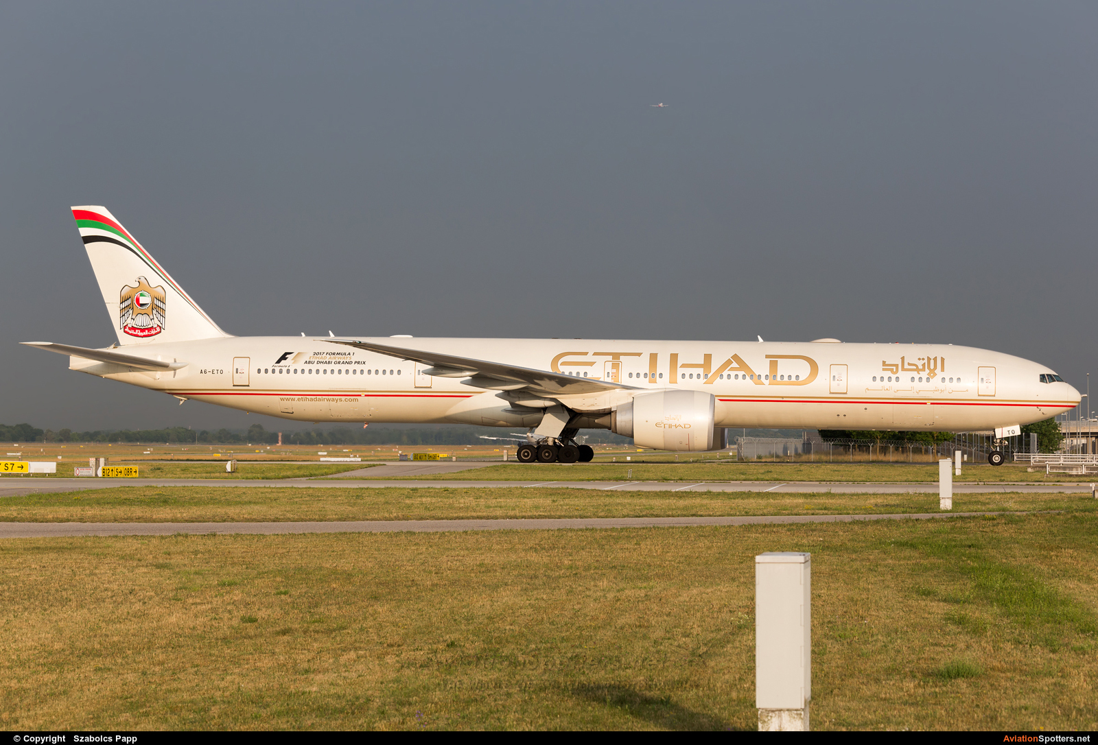 Etihad Airways  -  777-300ER  (A6-ETO) By Szabolcs Papp (mr.szabi)