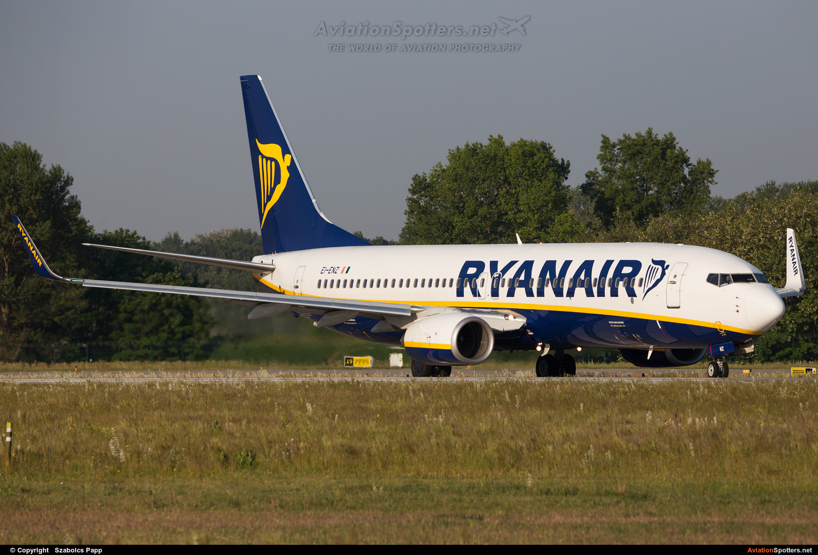 Ryanair  -  737-8AS  (EI-ENZ) By Szabolcs Papp (mr.szabi)