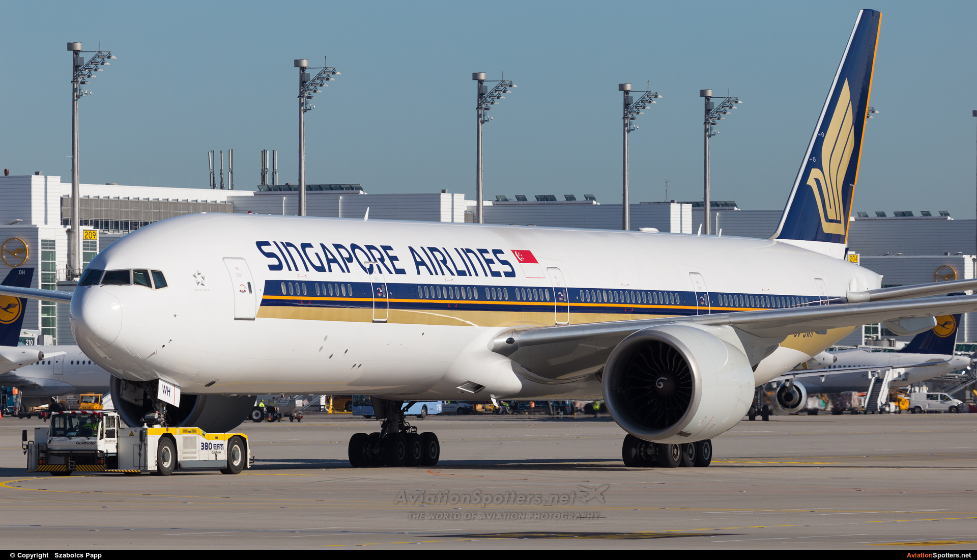 Singapore Airlines  -  777-300ER  (9V-SWH) By Szabolcs Papp (mr.szabi)