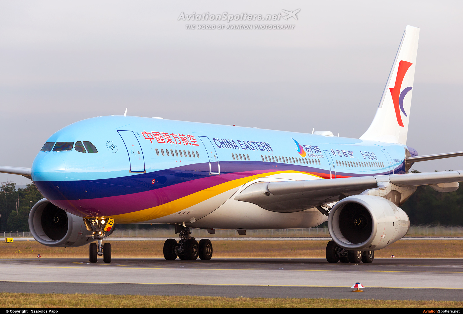 China Eastern Airlines  -  A330-243  (B-5943) By Szabolcs Papp (mr.szabi)