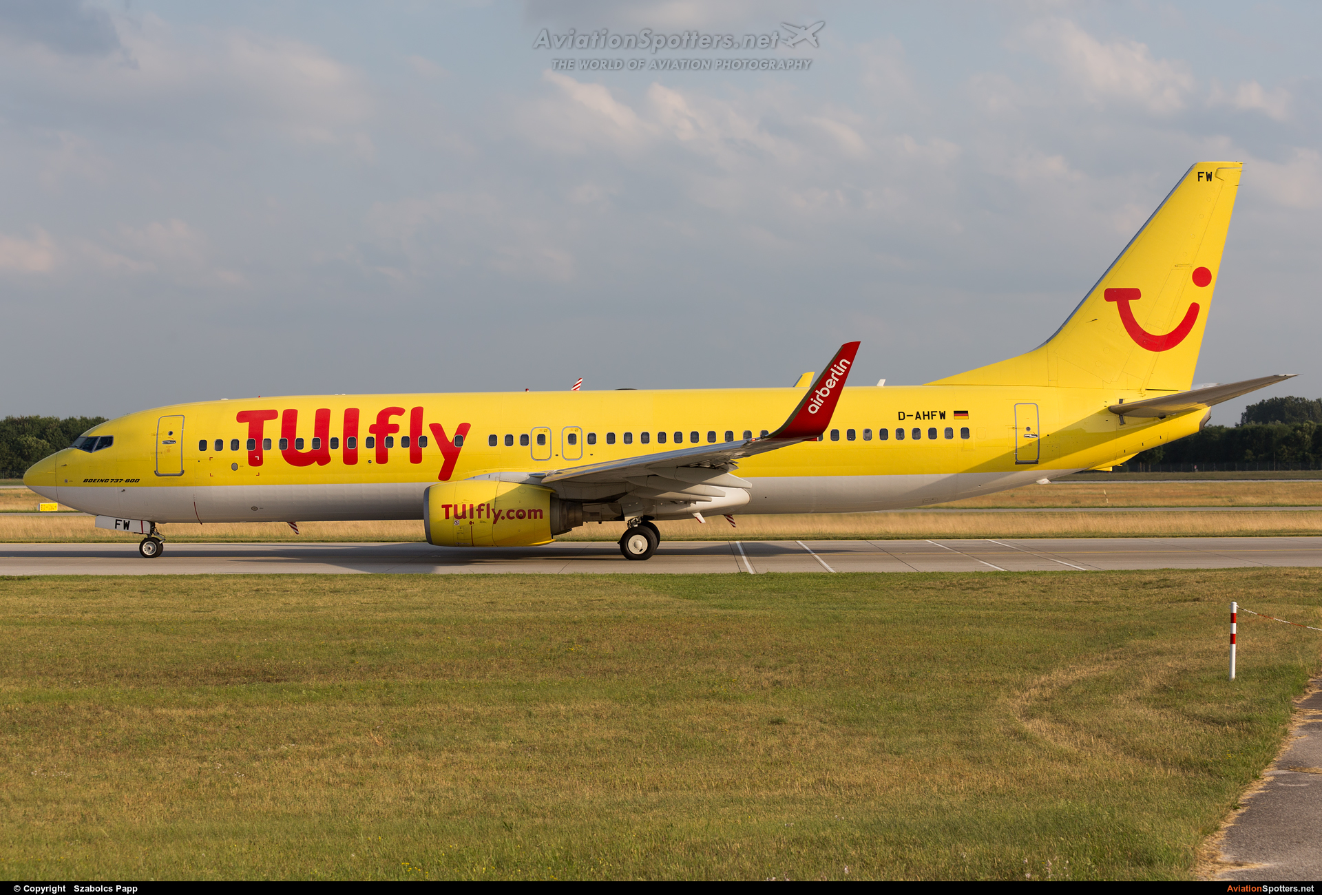 TUIfly  -  737-800  (D-AHFW) By Szabolcs Papp (mr.szabi)