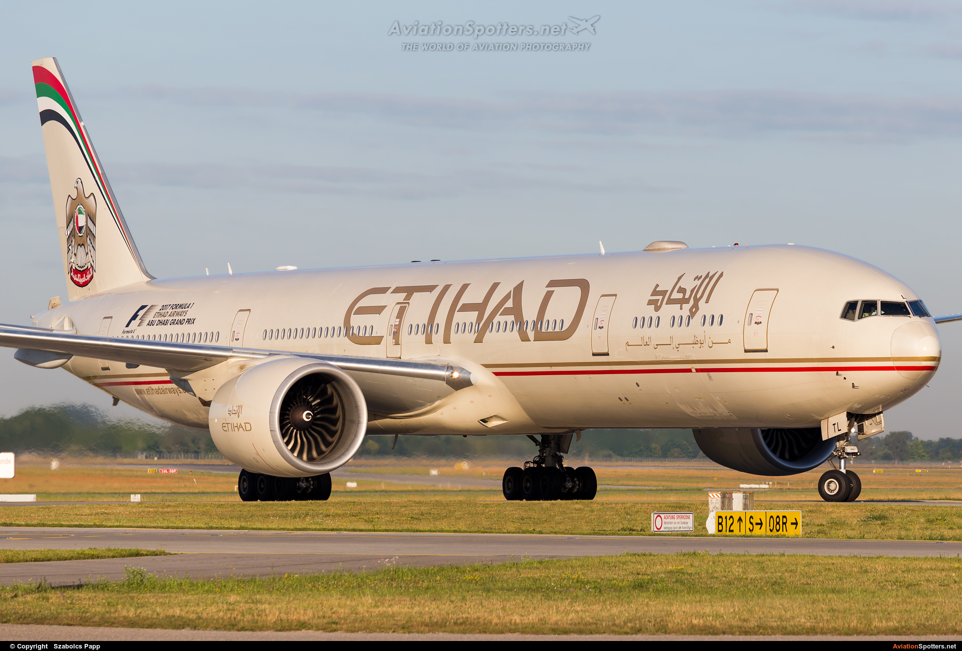 Etihad Airways  -  777-300ER  (A6-ETL) By Szabolcs Papp (mr.szabi)