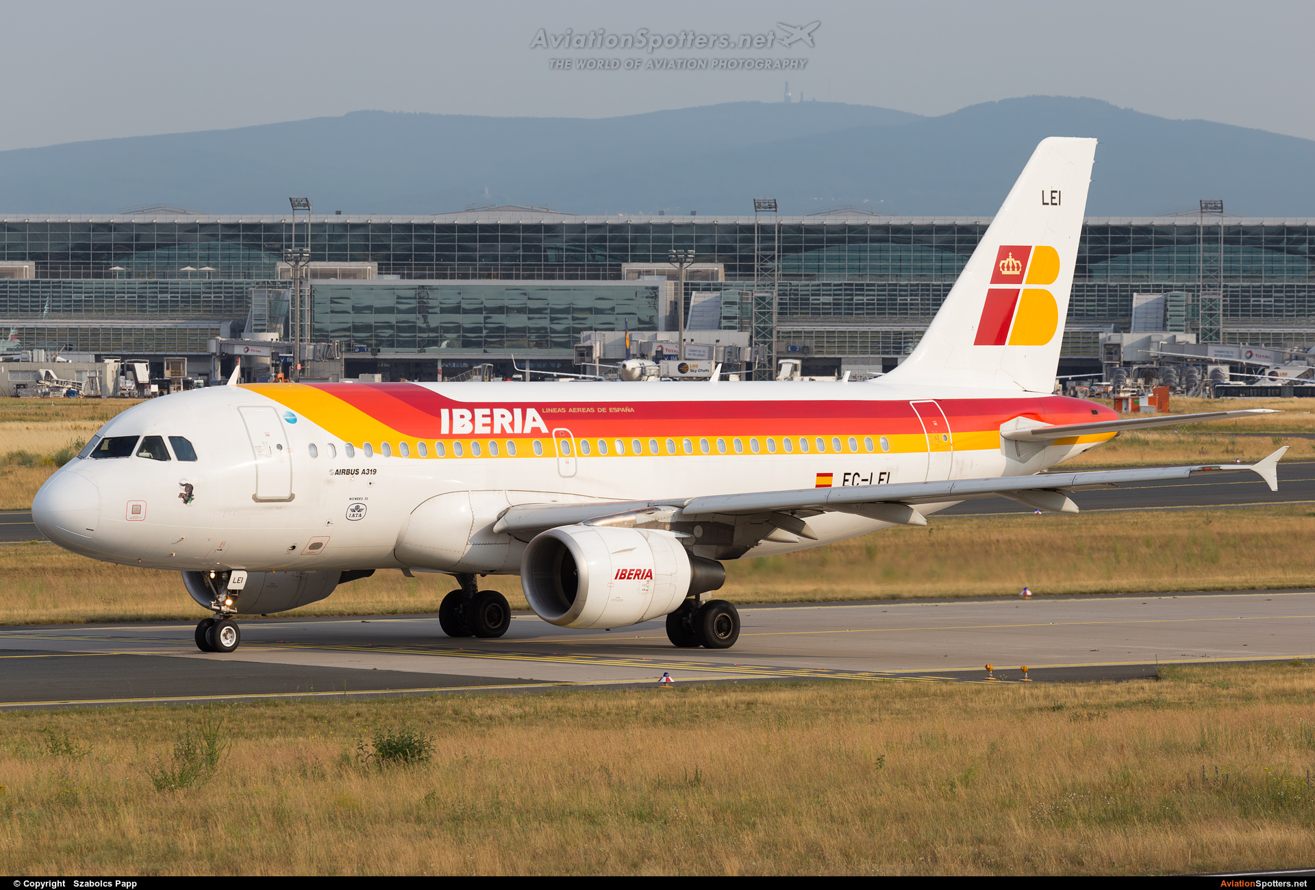 Iberia  -  A319  (EC-LEI) By Szabolcs Papp (mr.szabi)