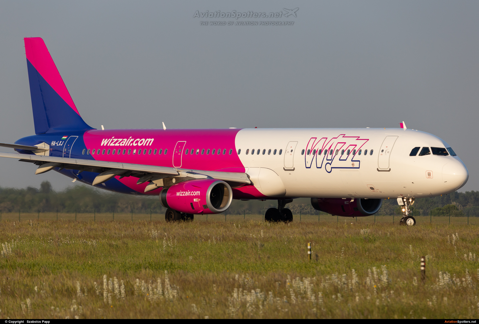 Wizz Air  -  A321-211  (HA-LXJ) By Szabolcs Papp (mr.szabi)