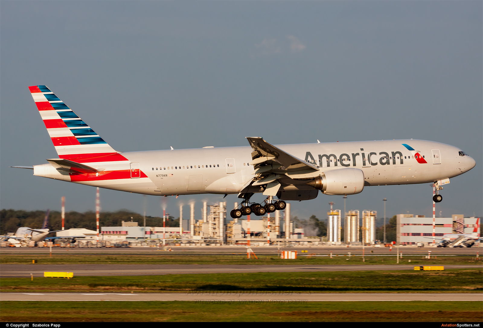 American Airlines  -  777-200ER  (N779AN) By Szabolcs Papp (mr.szabi)
