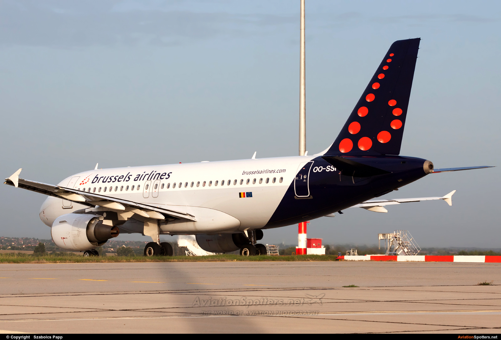 Brussels Airlines  -  A319-112  (OO-SSI) By Szabolcs Papp (mr.szabi)