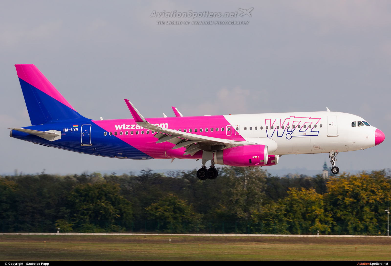 Wizz Air  -  A320  (HA-LYR) By Szabolcs Papp (mr.szabi)