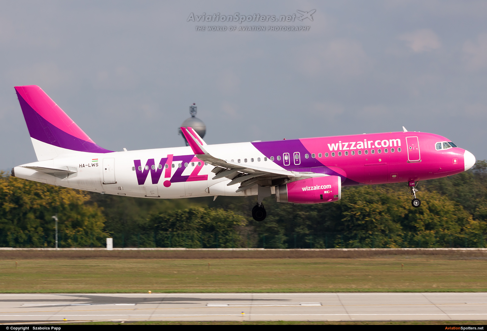 Wizz Air  -  A320  (HA-LWS) By Szabolcs Papp (mr.szabi)