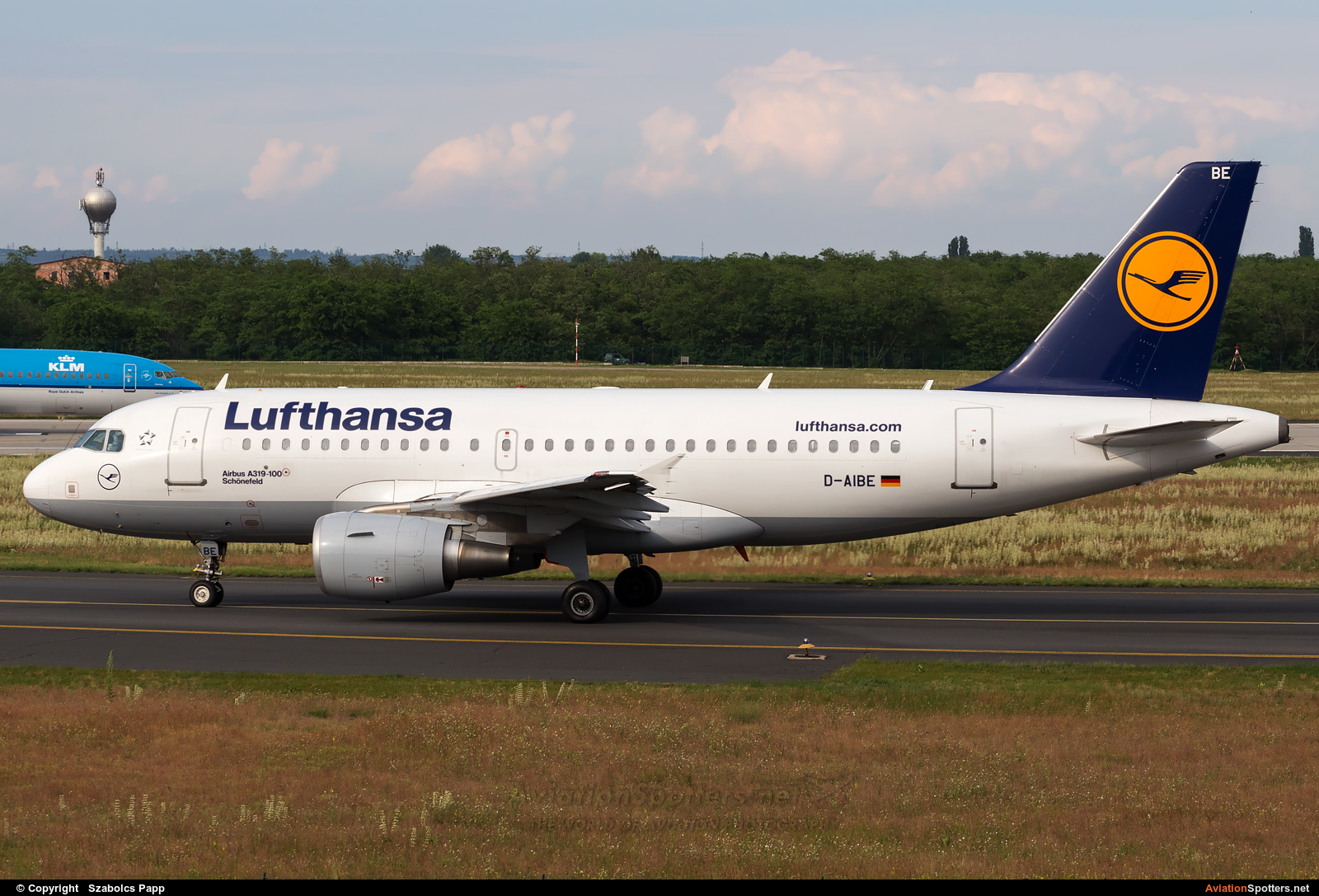 Lufthansa  -  A319  (D-AIBE) By Szabolcs Papp (mr.szabi)