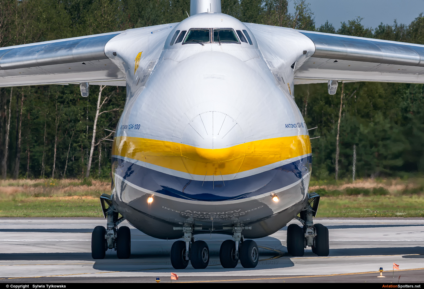Antonov Design Bureau  -  An-124  (UR82029) By Sylwia Tylkowska (aviro)