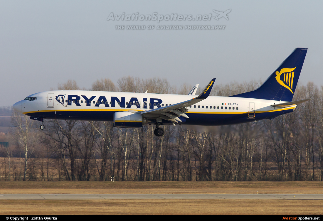 Ryanair  -  737-8AS  (EI-ESY) By Zoltán Gyurka (Zoltan97)