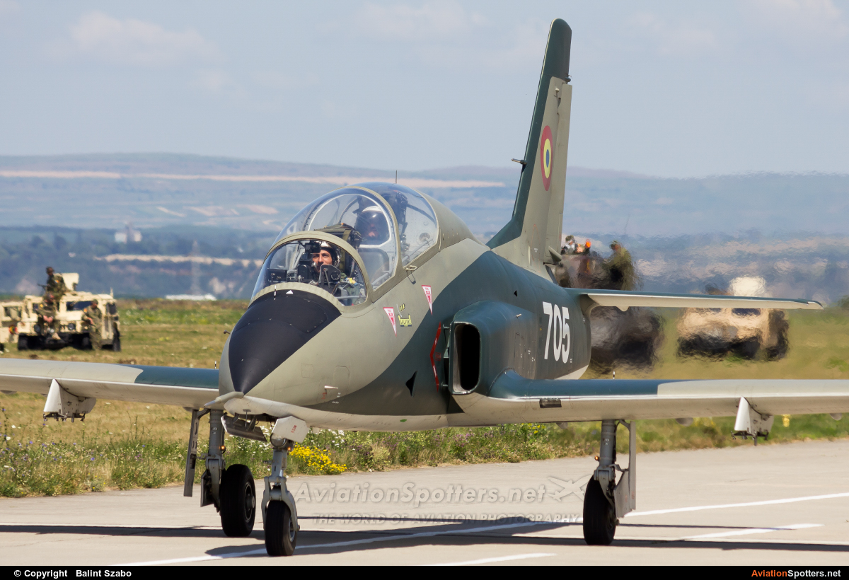 Romania - Air Force  -  99 Şoim  (705) By Balint Szabo (Balint0425)