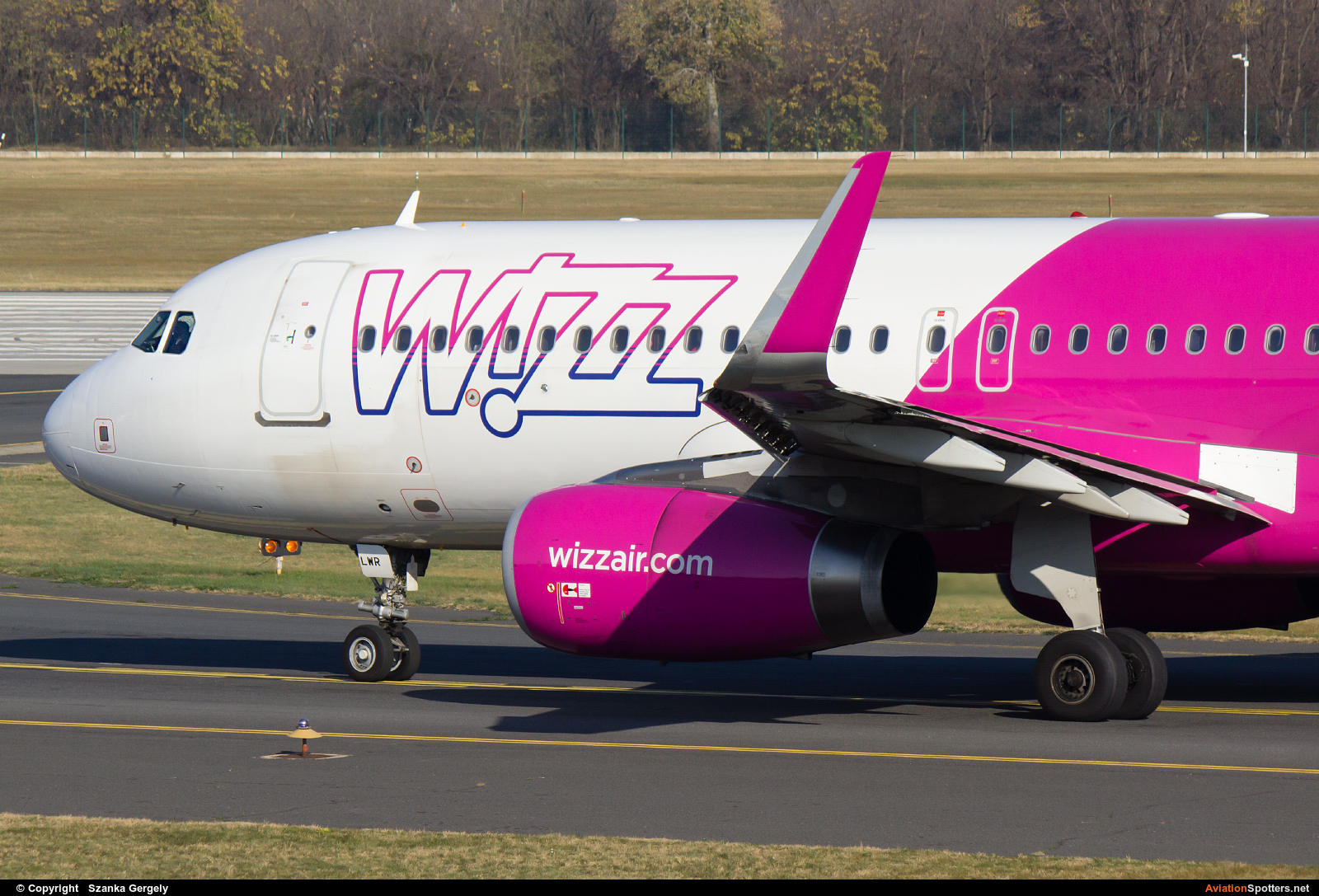 Wizz Air  -  A320-232  (HA-LWR) By Szanka Gergely (TaxisGeri)